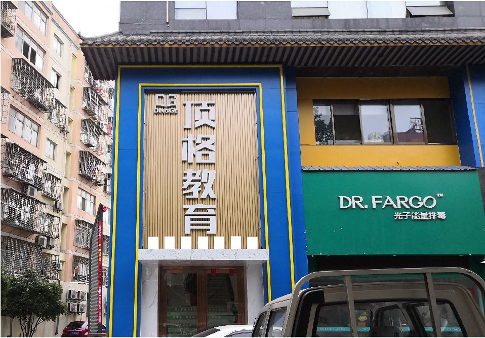 新安门头设计要符合门店特色。